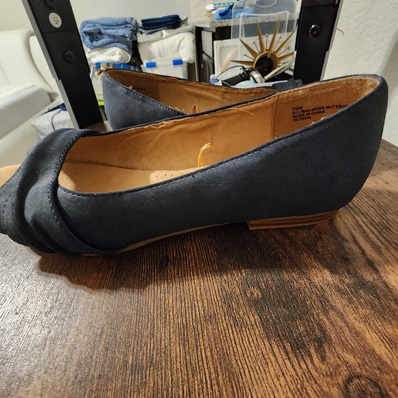 Blue with very low hill - Picture 6 of 7